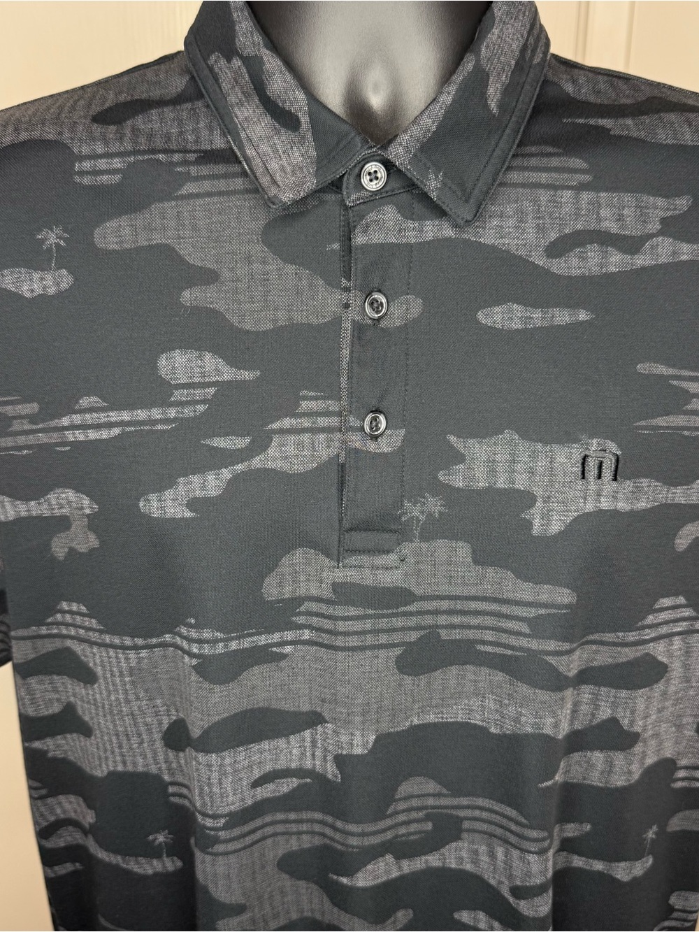 NWOT Travis Mathew Black and Gray Camo Men’s Large Golf Polo 57% Pima Cotton